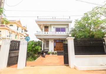 3 Bedrooms Villa For Rent - Svay Dangkum, Siem Reap thumbnail
