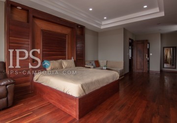 3 Bedroom Services Apartment for Rent - Beoung Trabek, Phnom Penh thumbnail