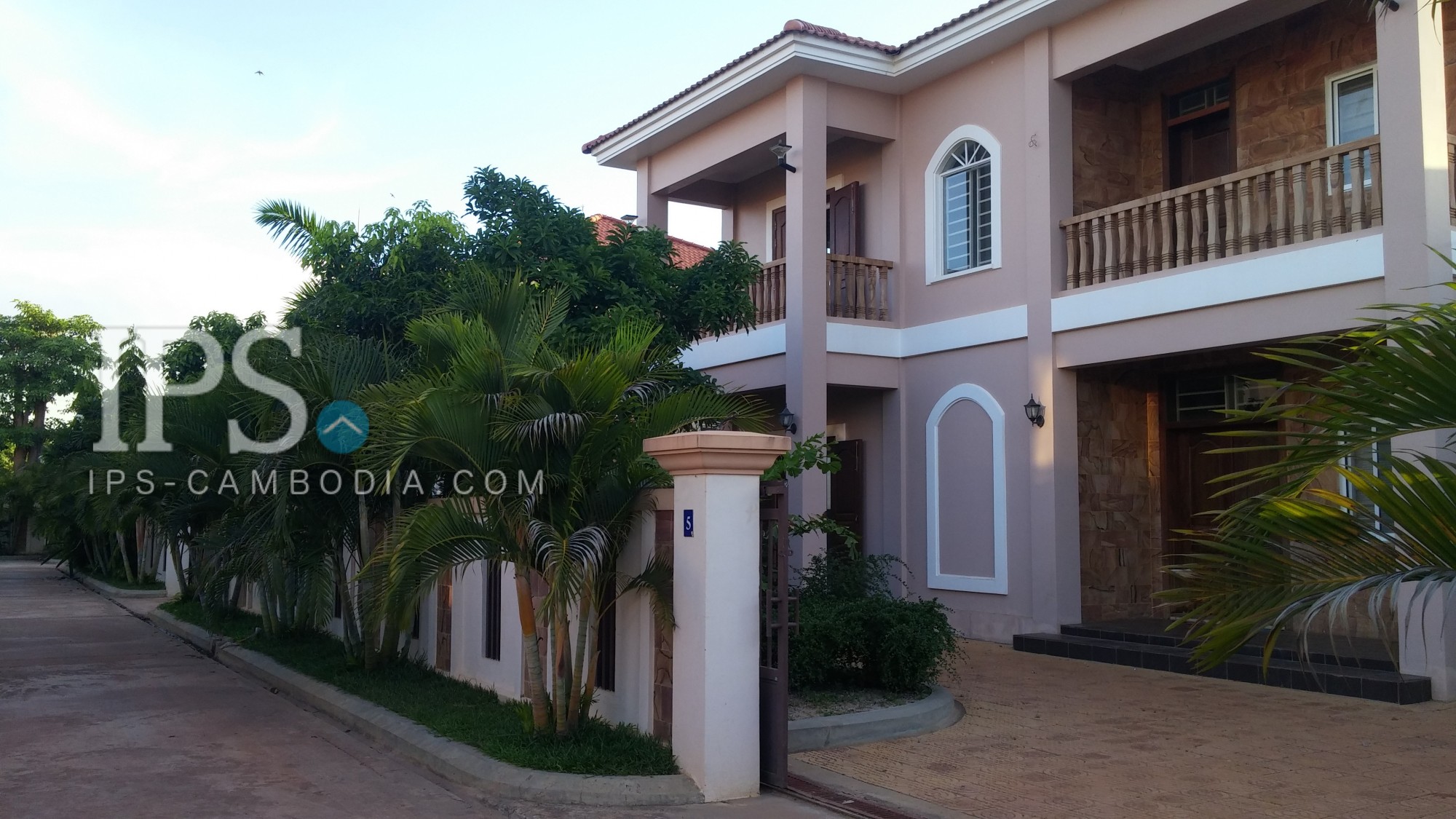 4 Bedroom Villa For Sale - Svay Dangkum, Siem Reap