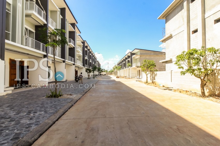 3 Bedrooms Townhouse For Rent - Svay Dangkum, Siem Reap