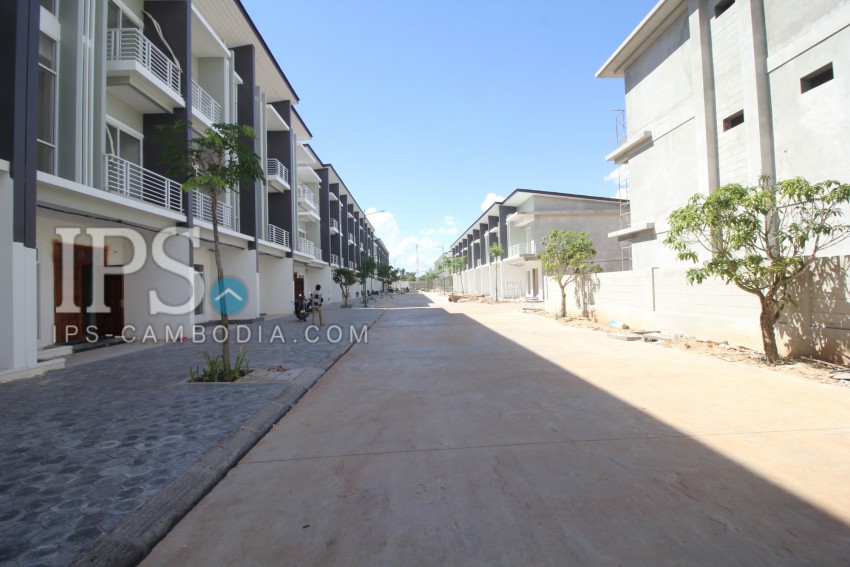 3 Bedrooms Townhouse For Rent in Svay Dangkum, Siem Reap