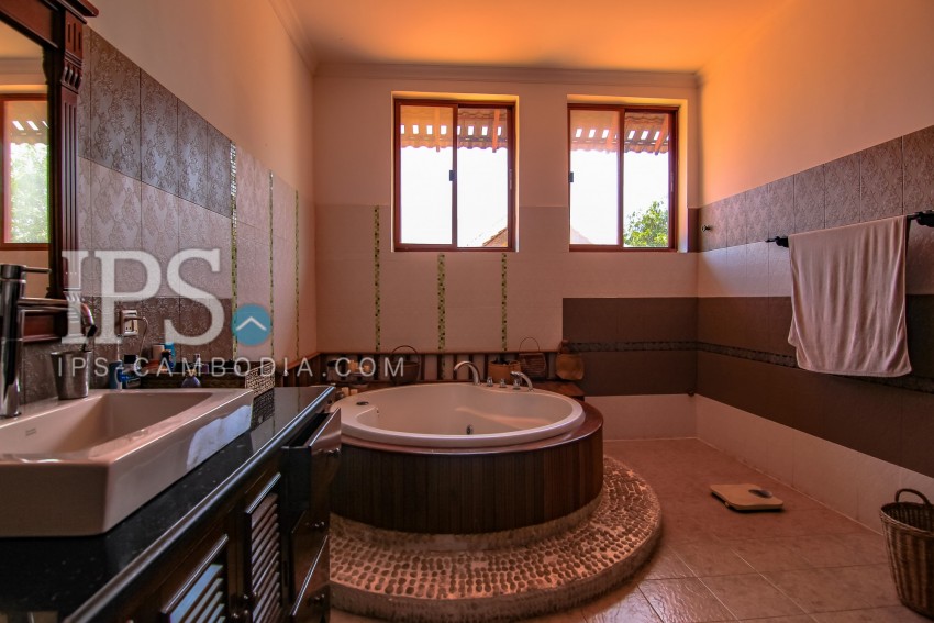 5 Bedroom Villa For Rent in Chroy Changvar, Phnom Penh