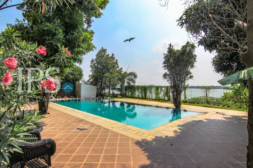 5 Bedroom Villa For Rent in Chroy Changvar, Phnom Penh