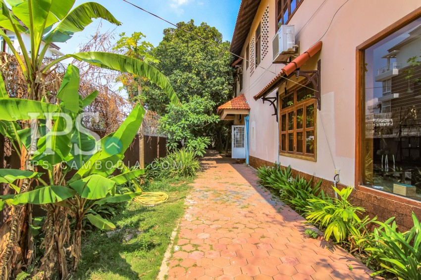 5 Bedroom Villa For Rent in Chroy Changvar, Phnom Penh