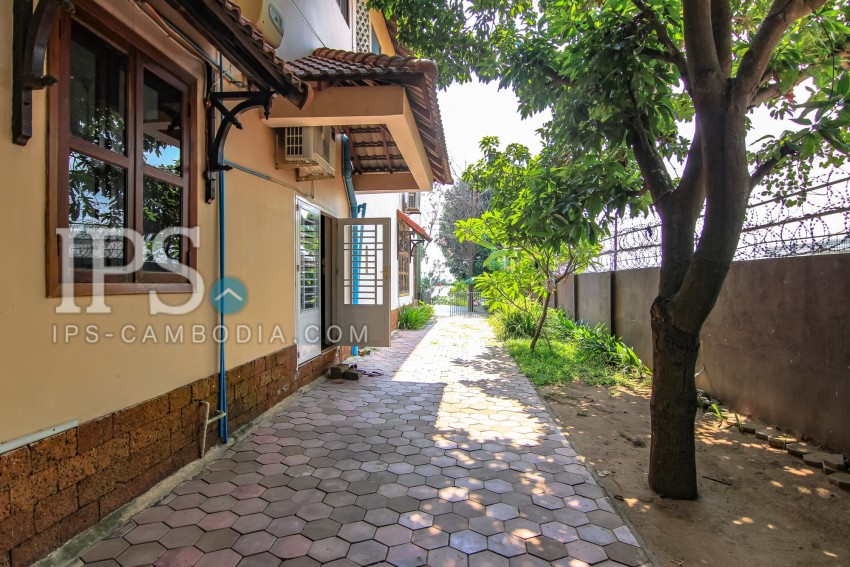 5 Bedroom Villa For Rent in Chroy Changvar, Phnom Penh
