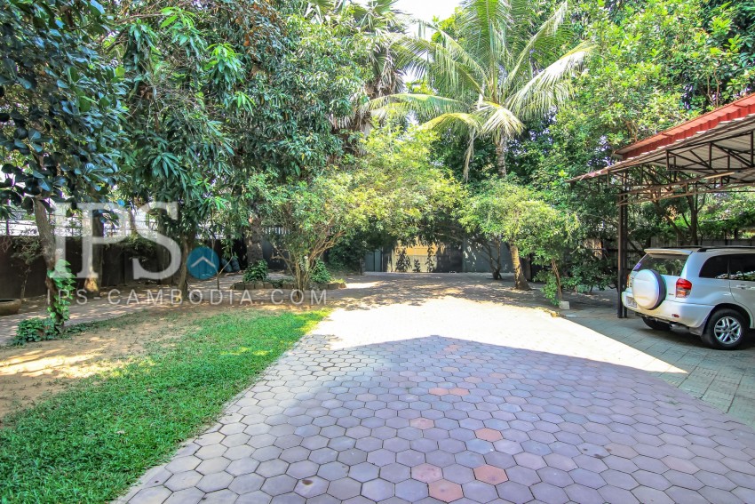 5 Bedroom Villa For Rent in Chroy Changvar, Phnom Penh