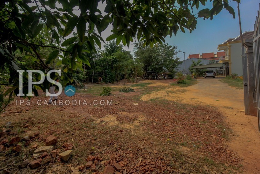  4562 sqm. Commercial Land with Villa For Sale - Slor Kram