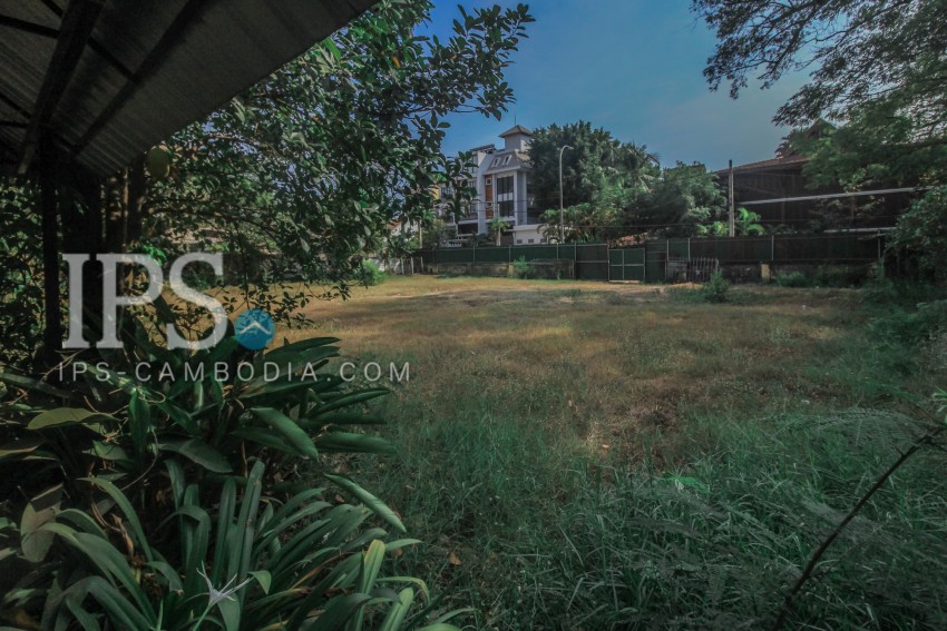 3000 sqm. Land for Sale - River Road , Siem Reap