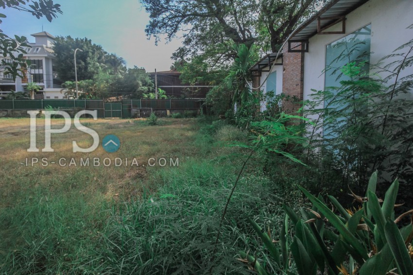 3000 sqm. Land for Sale - River Road , Siem Reap