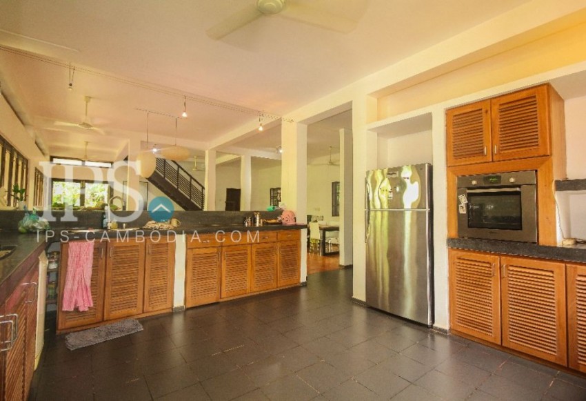 5 Bedroom Villa with Huge Yard for Sale - Siem Reap