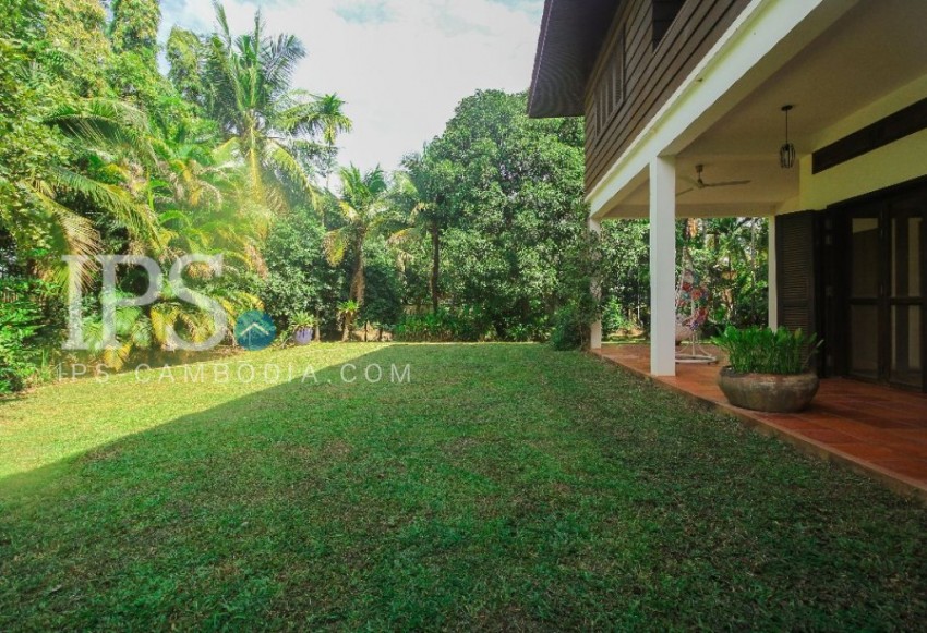 5 Bedroom Villa with Huge Yard for Sale - Siem Reap