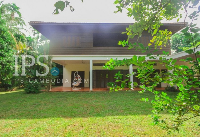 5 Bedroom Villa with Huge Yard for Sale - Siem Reap