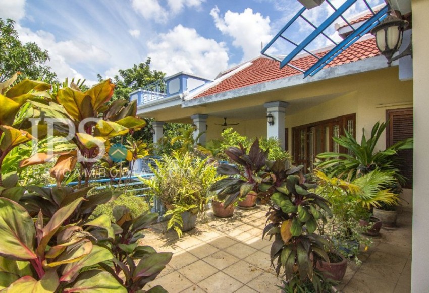 6 Bedroom Colonial  Villa For Rent  - Tonle Bassac , Phnom Penh