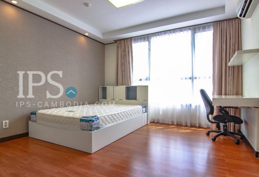 3 Bedroom Condo For Rent - De Castle, BKK1, Phnom Penh