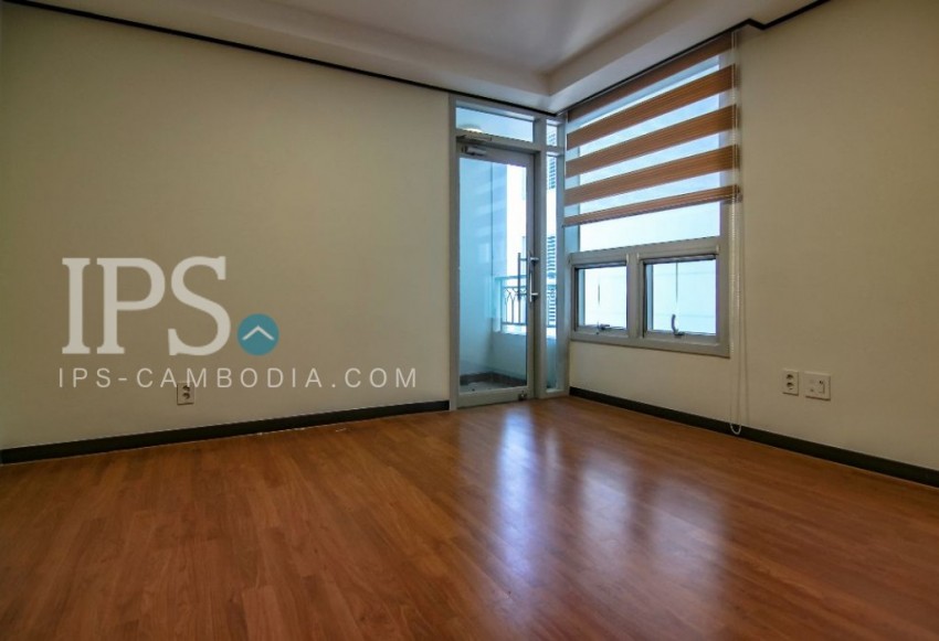 4 Bedroom Condo For Rent in De Castle Royal, Phnom Penh