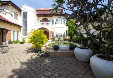 6 Bedroom Villa For Rent - Toul Kork, Phnom Penh thumbnail