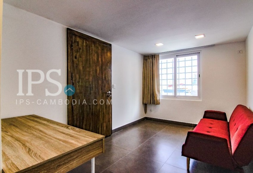 Renovated 4 Bedrooms Apartment For Sale - Ou Ruessei 2, Phnom Penh