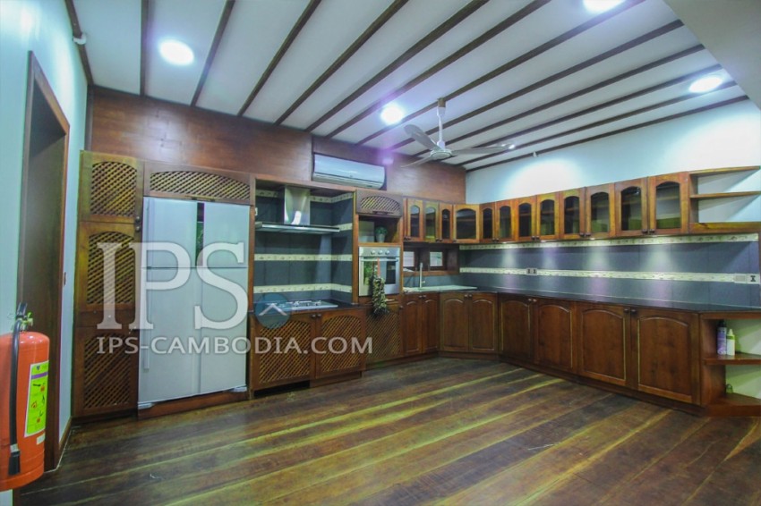 6 Bedroom Wooden Villa For Sale - Slor Kram, Siem Reap