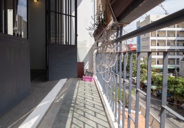 Renovated 2 Bedroom Apartment For Rent -  Beoung Raing, Phnom Penh thumbnail