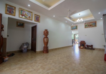 8 Bedroom Villa For Rent - Svay Dangkum, Siem Reap thumbnail