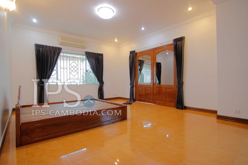 3 Bedroom Villa For Rent-Tonle Bassac, Phnom Penh