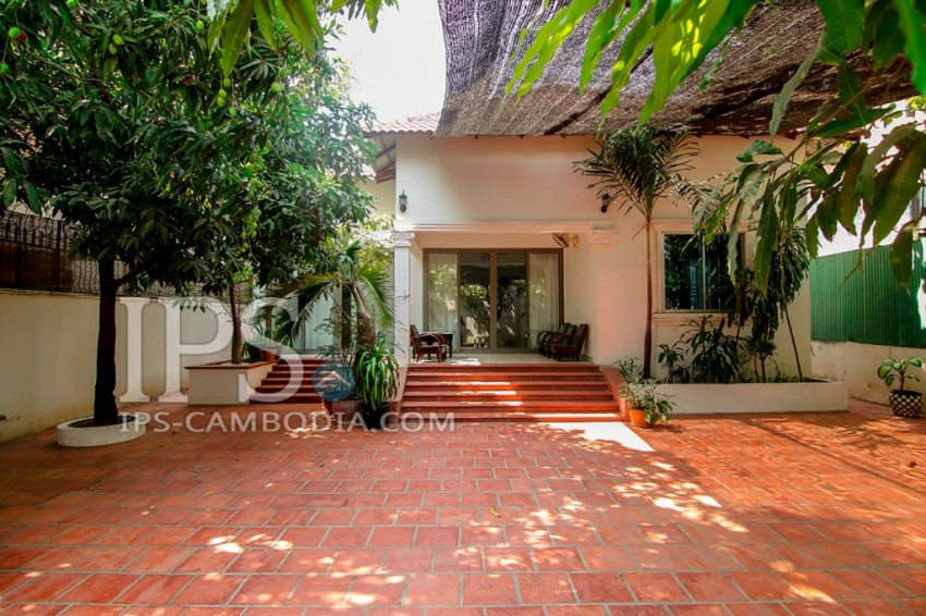 3 Bedroom Villa For Rent - Phsar Doeum Thkov, Phnom Penh