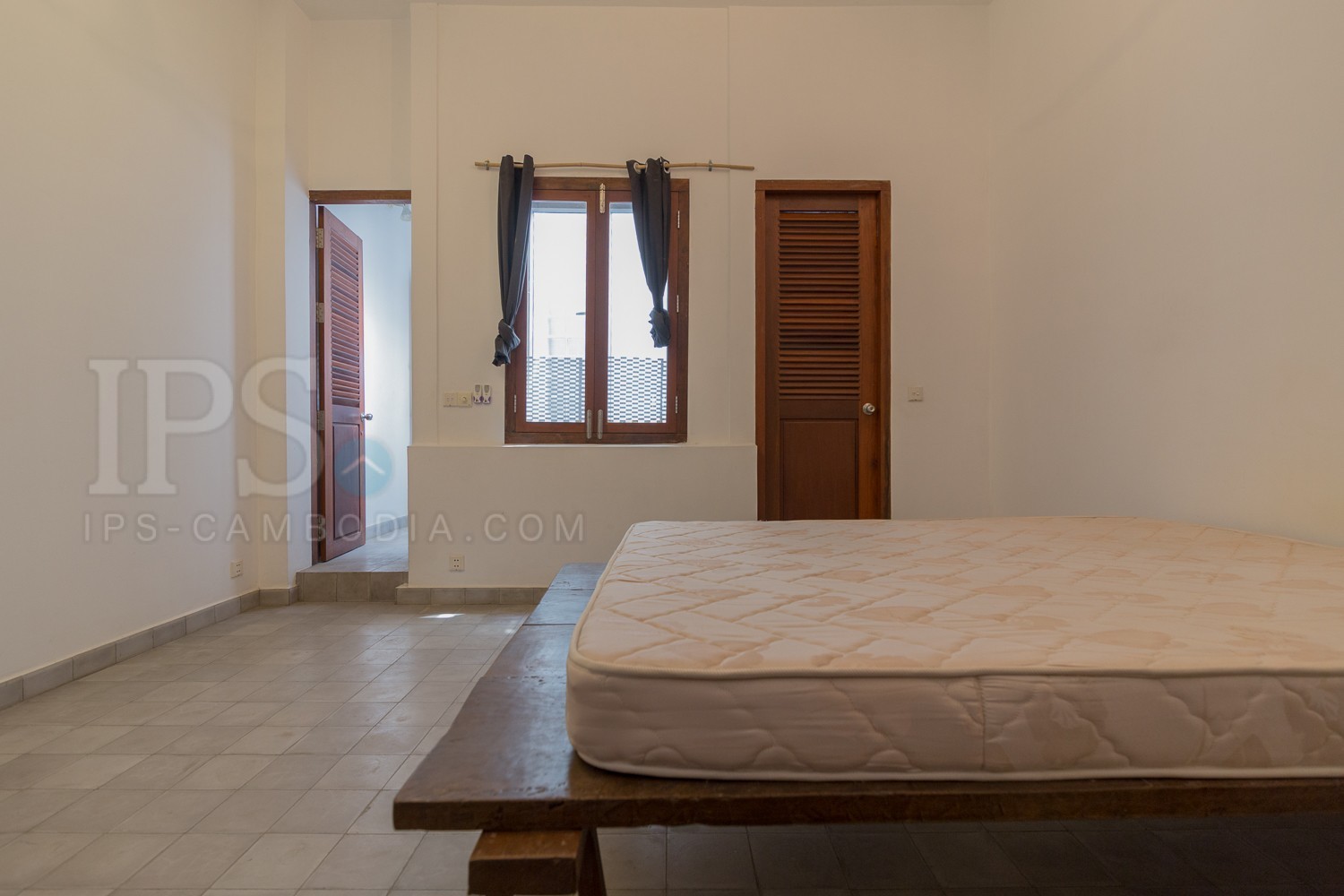 Renovated 3 Bedroom Apartment For Rent - Phsar Chas, Phnom Penh - Image 13 Renovated 3 Bedroom Apartment For Rent - Phsar Chas, Phnom Penh - Image 13