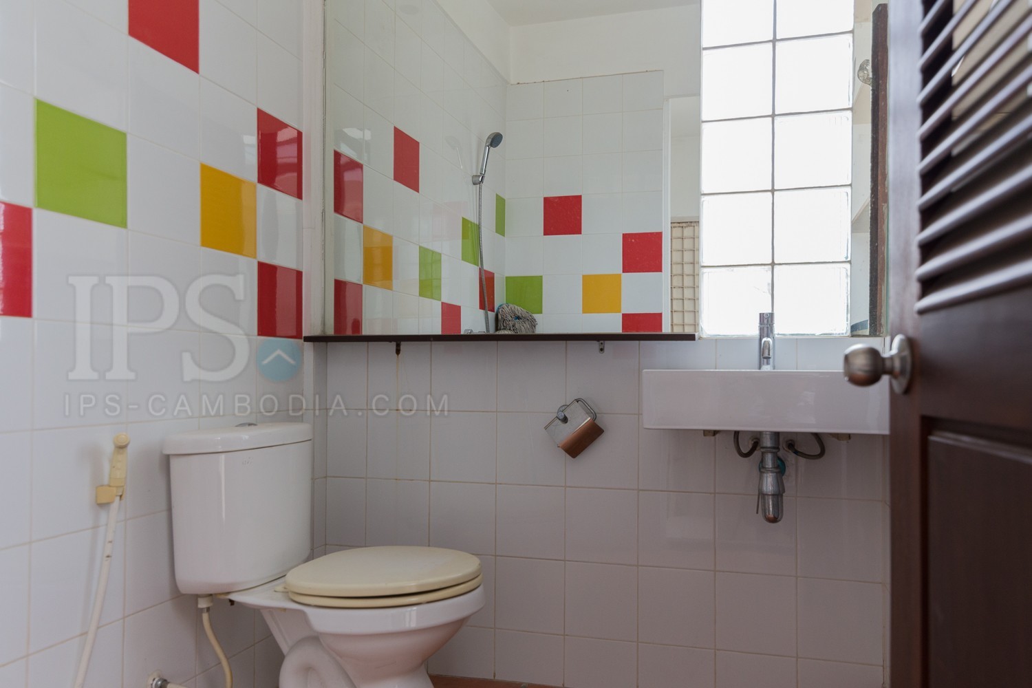 Renovated 3 Bedroom Apartment For Rent - Phsar Chas, Phnom Penh - Image 15 Renovated 3 Bedroom Apartment For Rent - Phsar Chas, Phnom Penh - Image 15