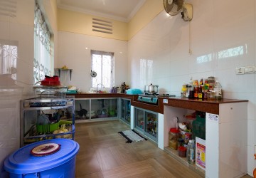 9 Bedrooms Villa For Rent - Toul Kork, Phnom Penh thumbnail
