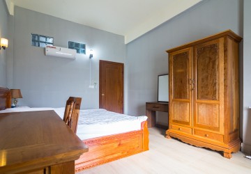 1 Bedroom Renovated Apartment For Rent - Tonle Bassac, Phnom Penh thumbnail