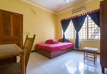 2 Bedroom Flat For Rent - BKK 3, Phnom Penh thumbnail