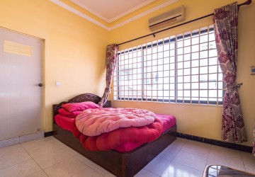 2 Bedroom Flat For Rent - BKK 3, Phnom Penh thumbnail