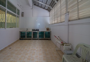 5 Bedroom Villa  For Rent - Tonle Bassac, Phnom Penh thumbnail