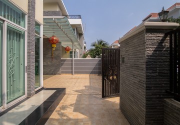 5 Bedroom Villa  For Rent - Tonle Bassac, Phnom Penh thumbnail