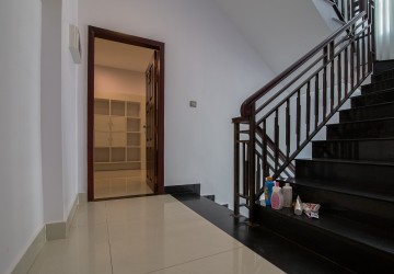 5 Bedroom Villa  For Rent - Tonle Bassac, Phnom Penh thumbnail