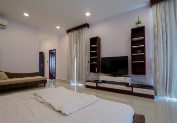 5 Bedroom Villa  For Rent - Tonle Bassac, Phnom Penh thumbnail