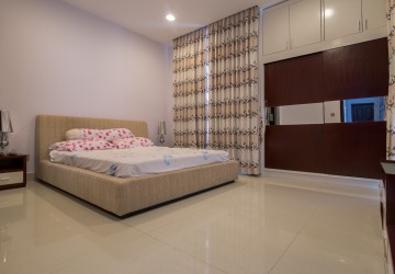 5 Bedroom Villa  For Rent - Tonle Bassac, Phnom Penh thumbnail