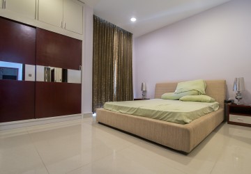 5 Bedroom Villa  For Rent - Tonle Bassac, Phnom Penh thumbnail