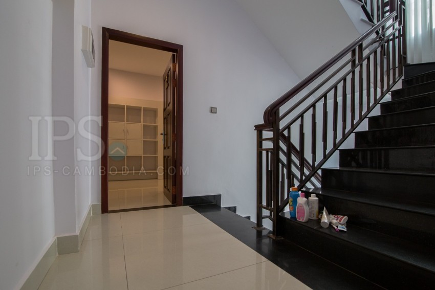 5 Bedroom Villa  For Rent - Tonle Bassac, Phnom Penh