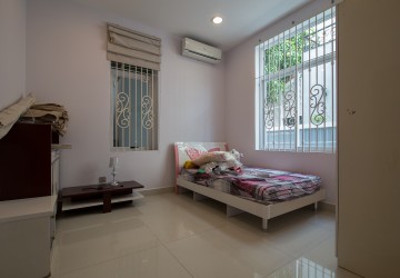 5 Bedroom Villa  For Rent - Tonle Bassac, Phnom Penh thumbnail