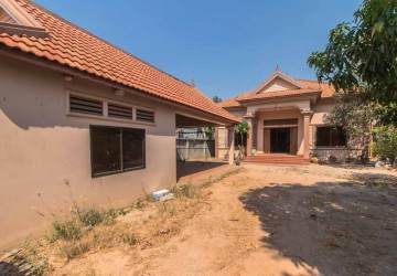 3 Bedroom Villa For Rent - Svay Dangkum, Siem Reap thumbnail