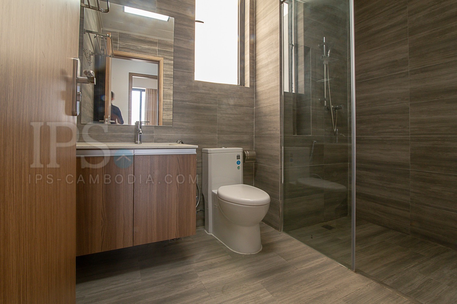 2 Bedroom Condo For Rent - 7 Makara, Phnom Penh - Image 8