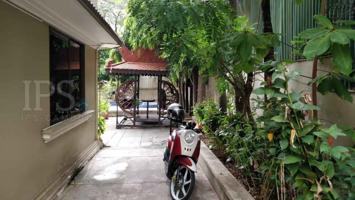 5 Bedroom Commercial Villa For Rent - BKK1, Phnom Penh thumbnail