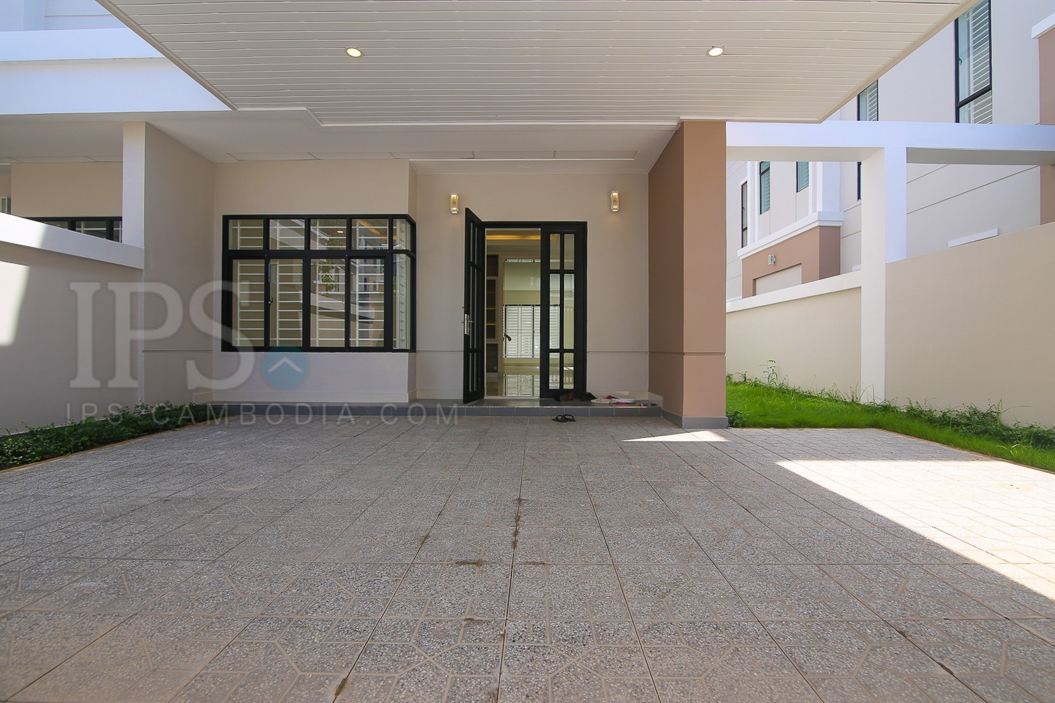 4 Bedrooms Villa, For Rent In Chak Angrae Kraom, Phnom Penh - Image 3