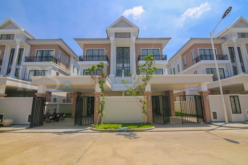 4 Bedrooms Villa, For Rent In Chak Angrae Kraom, Phnom Penh