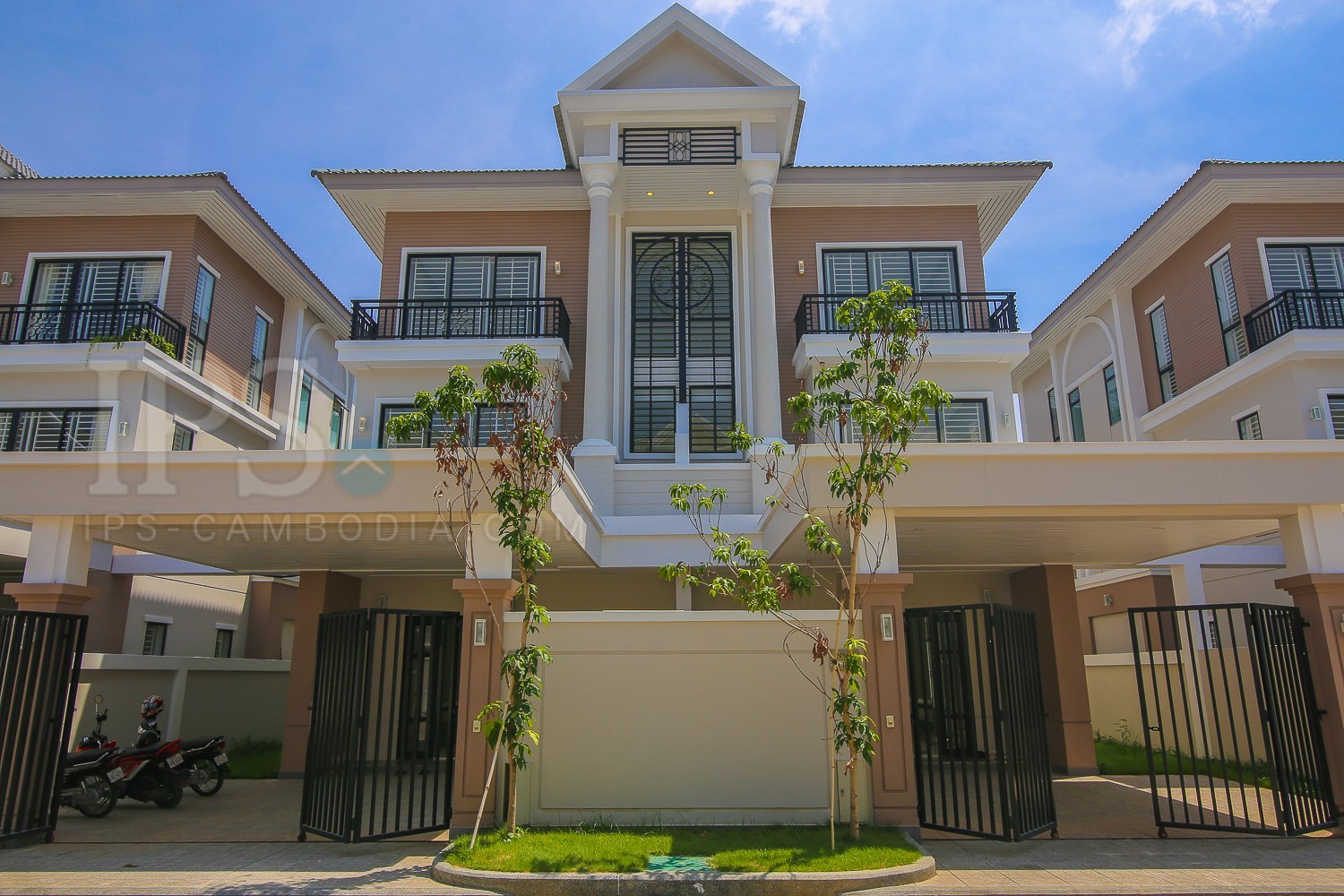 4 Bedrooms Villa, For Rent In Chak Angrae Kraom, Phnom Penh