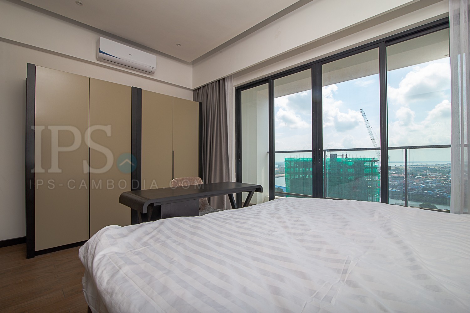 Studio Condo For Rent - Tonle Bassac, Phnom Penh - Image 3