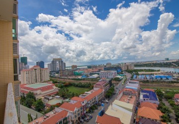 2 Bedroom Condo Unit For Rent - Tonle Bassac, Phnom Penh thumbnail