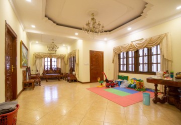 4 Bedroom Villa For Rent - Veal Vong, Phnom Penh thumbnail