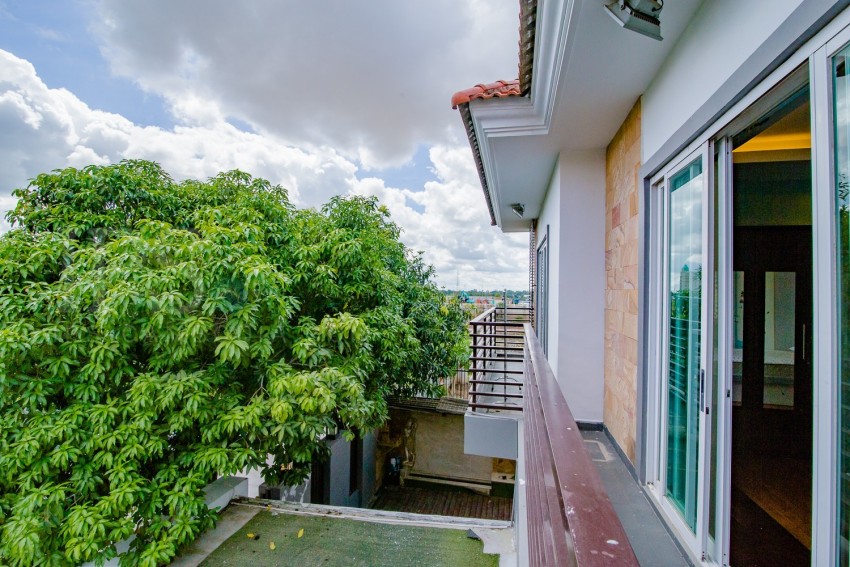 4 Bedroom Villa For Rent - Tonle Bassac, Phnom Penh